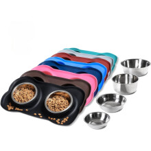 Juego de comederos de acero inoxidable para perros con alfombrilla antideslizante y pala.