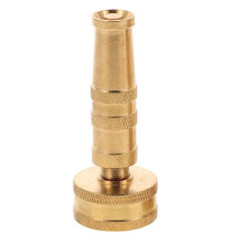 Ugello regolabile in ottone per tubo da giardino con getto d'acqua per la pulizia dell'auto.