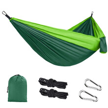 Amaca da campeggio 270x140 cm in nylon ultraleggero con portata di 300 kg, ideale per escursionismo, viaggi, spiaggia e giardino.