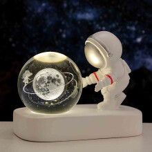 Solas Oíche Liathróid Chriostail Astronaut Galaxy Cumhachtaithe ag USB