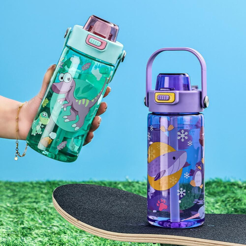 600 ml barns plastmugg med sugrör tecknad design 2