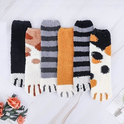 Women's Warm Socks with Cute Cat Pattern - Winter Gift - 6 Pairs 1