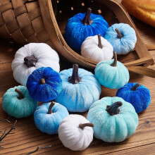 Minicalabazas de terciopelo, paquete de 12, decoración otoñal azul y blanca.