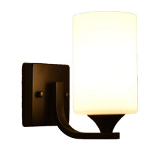 Lampa Balla i Stíl Mheiriceánach le Scáth Gloine