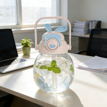 Garrafa de água para atividades ao ar livre Rabbit-Design de 1000ml com canudo