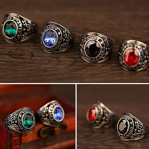 Ring van titaniumstaal met strass-steentjes