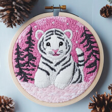 Nålhålssats Tecknad Tiger Snöskog 20x20cm