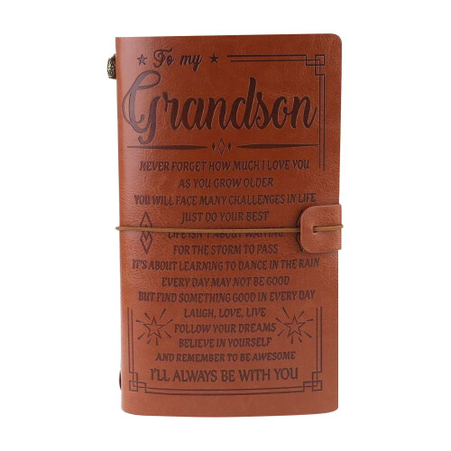 Caderno vintage em imitação de couro com capa e alça gravadas.