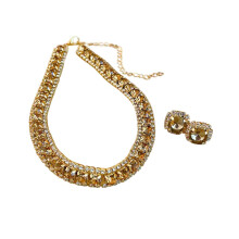 Ensemble de bijoux raffinés pour elle, orné de zirconiums cubiques et de strass sur une base plaquée argent, ensemble de bijoux fantaisie
