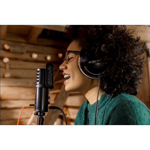 beyerdynamic beyerdynamic DT 770 PRO Studio Headphones - 80 Ohm 1