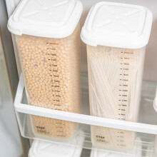 Recipiente transparente sellado apto para alimentos, 2200 ml.