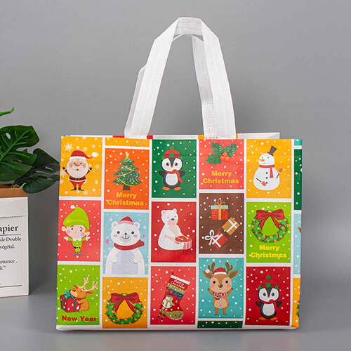 Sacolas de Natal reutilizáveis em tecido não tecido com alças.