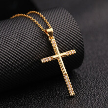 Collana con ciondolo a croce da donna, vintage, placcata oro, con zirconi, ideale come regalo per San Valentino.