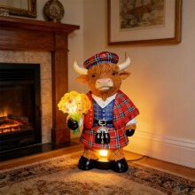 Scottish Highland Cow Bouquet Lamp – Plaid Outfit Figurine Light, Decorative Plug-In Table Lamp for Living Room & Fireplace