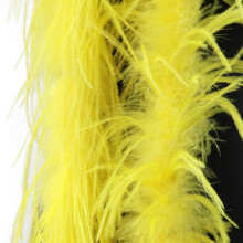 Écharpe délicate d'accent de plumage d'autruches adaptée-Jaune