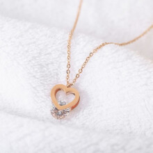 Collana da donna con ciondolo a cuore di cristallo, gioiello elegante, regalo di compleanno per donne e ragazze