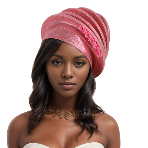 Chapeau de béret orné de fleurs accrocheuses fleurs en-rose