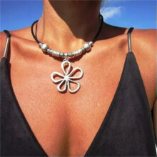 Vintage flower pendant necklace hollow boho style