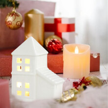 Jouluinen posliinikylähahmosetti LED-valoilla