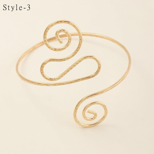 Goldenes Herz-Armband aus Legierung