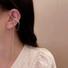 Ohrklemme mit Sternquaste aus silberfarbener Zinklegierung (ohne Piercing)