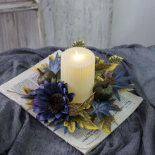 Decorazioni per il Ringraziamento a tema autunnale: portacandele a forma di zucca e girasole.