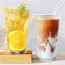 Tazza da caffè freddo in vetro con coperchio e cannuccia per accessori da bar. Tazza in vetro con cannuccia e coperchio per decorazioni domestiche.