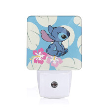 Stitch-Nachtlicht mit Anime-Motiv zum Einstecken in die Wand – ideal für Schlafzimmer, Badezimmer, Flur, Küche. Dämmerungssensor-Nachtlicht,
