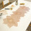 Set de table floral en PVC or rose 35 x 12 pouces 2