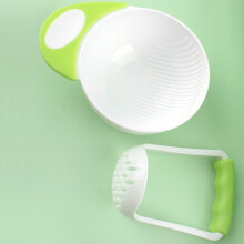 Baby Weaning Kit: Spoons, Bowl, Bib, Feeder