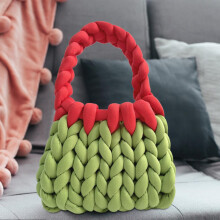 Bolsa de compras feminina verde, feita à mão com fios grossos.