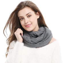 Cachecol feminino de inverno com capuz, tricotado em lã grossa (1 peça).