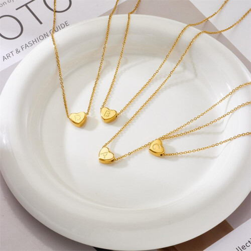 Colar com pingente inicial e corrente Figaro banhada a ouro 18K 2