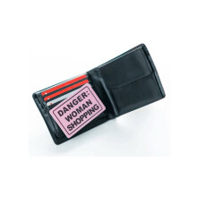 Chicmic Moneyguard Danger: Woman shopping