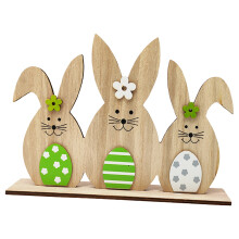 centre de table en bois avec lapin de Pâques, plateau à étages, décoration de style champêtre