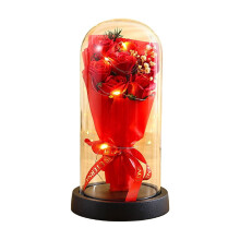 Bouquet de roses préservées sous cloche en verre avec lumière