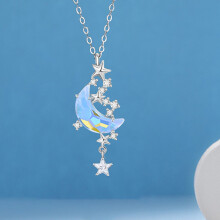Halskjede med måne og stjerner i rhinestone, sølvfarget