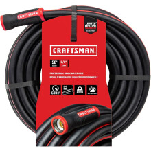 Craftsman tuinslang met een diameter van 5/8 inch (1,6 cm) en een lengte van 50 voet (15,2 meter).