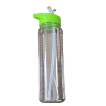 Botella de plástico transparente para bebidas deportivas con asa, 700 ml.
