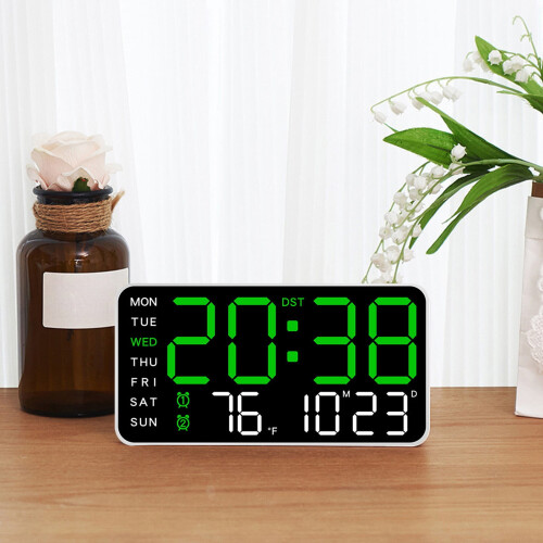 LED digitale wandklok met groot display, kalender en alarm.