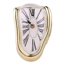 Retro-Wanduhr mit gedrehten römischen Ziffern