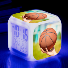 LED-Wecker mit Basketballmotiv, 6-Zoll-Digitalanzeige