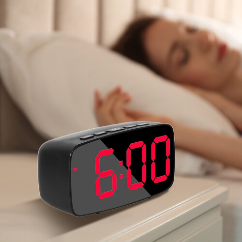 Digitalt LED-ur med temperaturvisning og snooze