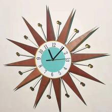 Mittelalterliche Sternen- und Sonnenstrahl-Wanduhr – Luxus