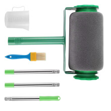 Das Mehrzweck-Lackierpaket enthält eine Walzenbürste und-Grün