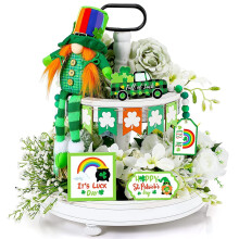 Plateau décoratif en bois à étages avec blocs de gnomes verts pour les fêtes