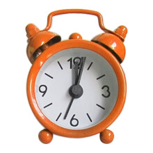 Despertador pequeno Leott Mini Twin Bell, laranja, metal.