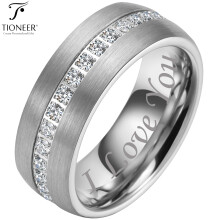 Bolvormige ring van wolframcarbide met accent van kubisch zirkonia.