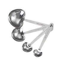 Set di 4 cucchiai dosatori a forma di cuore in acciaio inossidabile