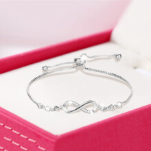 Oorbellen met ringen en sterretjes, set voor dames, met strass-steentjes.